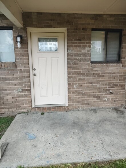 Building Photo - 5818 Butler Dr