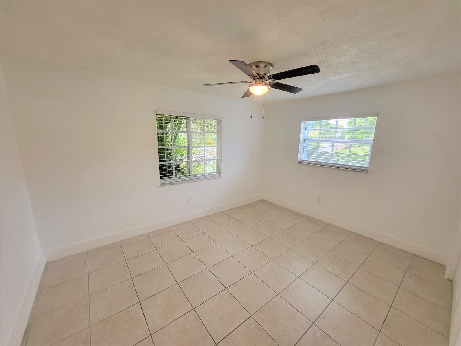 Building Photo - 9100 SW 95th Ave