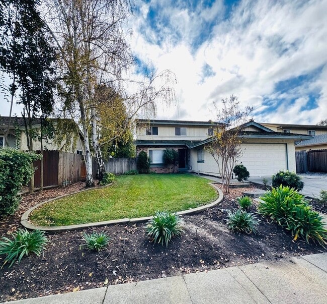 Building Photo - Coming Soon - Beautifully remodeled 5 bed/ 2.5 bath with huge backyard