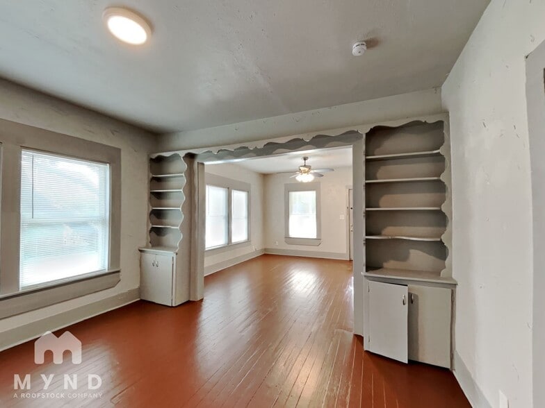 Building Photo - 114 S Lamar St