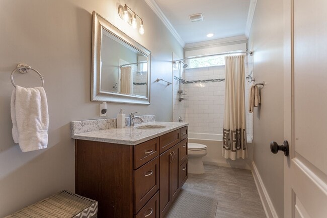 Building Photo - Gorgeous 3bd/2.5ba Two-Story Home Near Downtown Durham, Incredible Location!