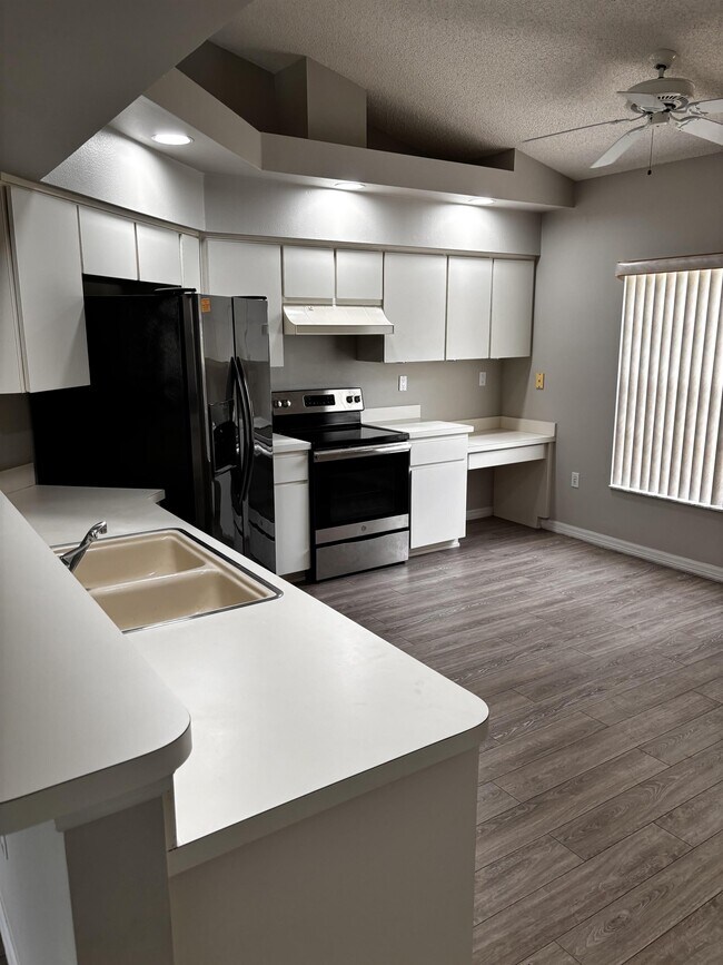 Building Photo - 5220 W Mountainview Cir