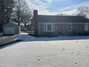 Building Photo - 105 Brewster St