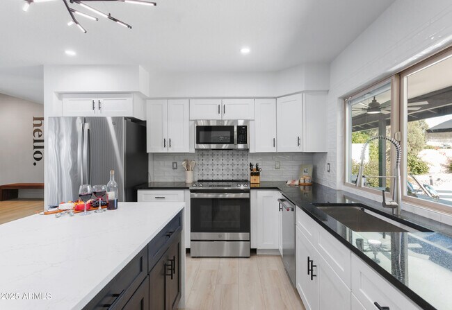 Building Photo - 12271 N 74th St