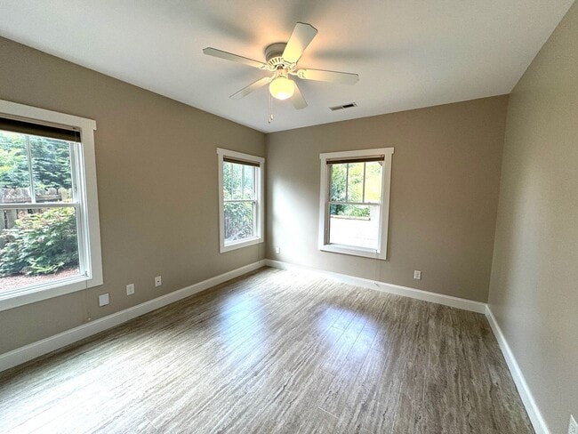 Building Photo - Downtown - Contemporary Apartment minutes ...