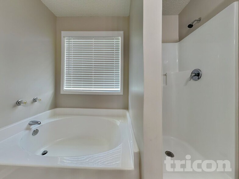 Building Photo - 745 Remington Cir