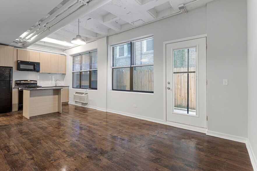 Building Photo - 5722 N Winthrop Ave