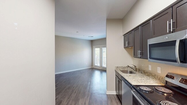Building Photo - Cozy Studio Apartment in Vibrant Wedgewood...