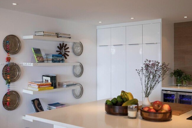 Building Photo - 1800 NE 114th St