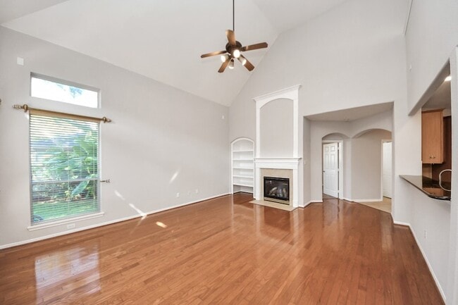 Building Photo - 4422 Roundtree Ln