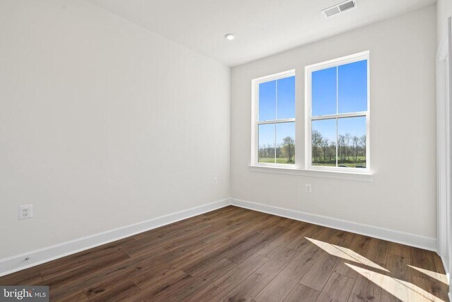 Building Photo - 596 Watermans Dr