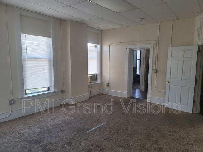 Building Photo - 601 1/2 Monroe