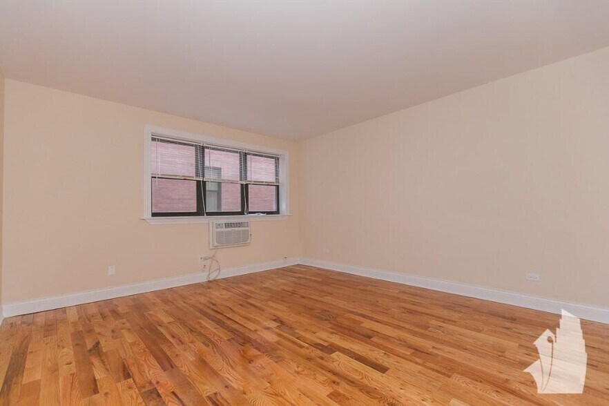 Building Photo - 555 W Arlington Pl