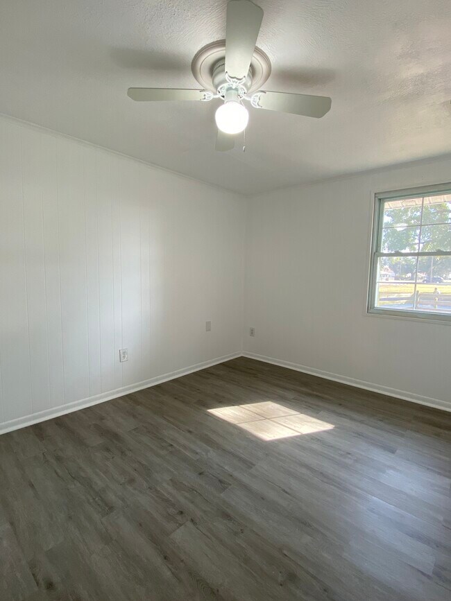 Building Photo - 12120 71st St E