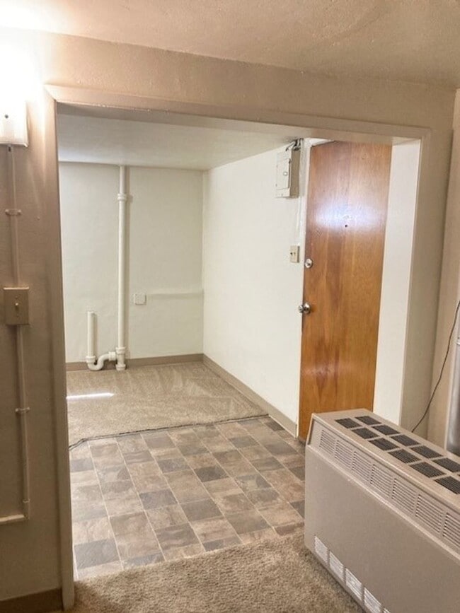 Building Photo - (487) 25th Street Duplex  2 Bdrm / 1 Bthrm