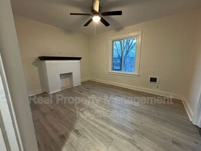 Building Photo - 122 E 16th Ave