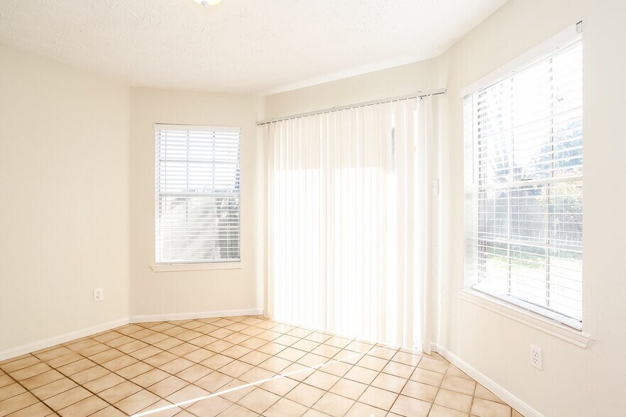 Building Photo - 5502 Village Springs Dr