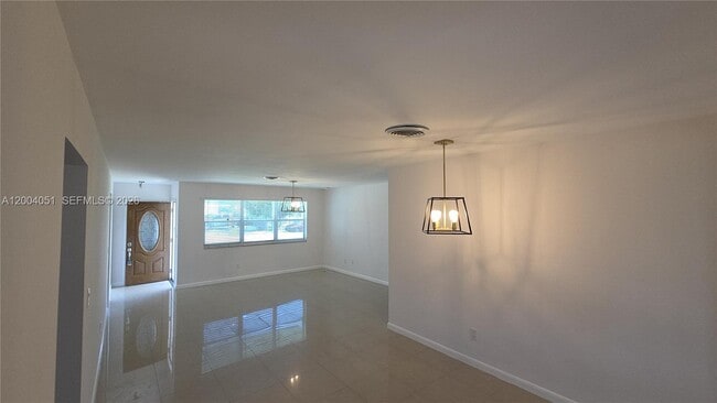 Building Photo - 670 NE 179th Terrace