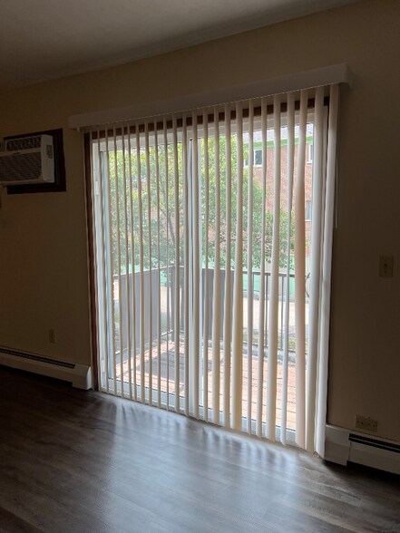 Building Photo - 2065 Sutton Ave