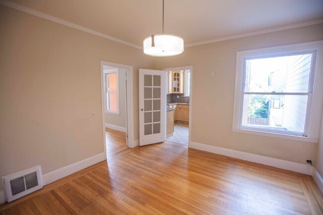 Building Photo - 853