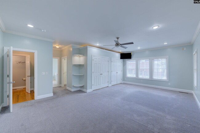Building Photo - 2 Rose Dew Ln