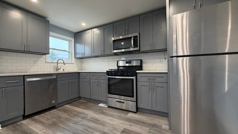 Building Photo - 12611 Biscayne Dr