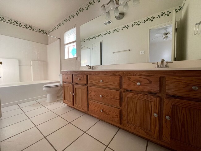 Building Photo - 360 Virtual Tour Available