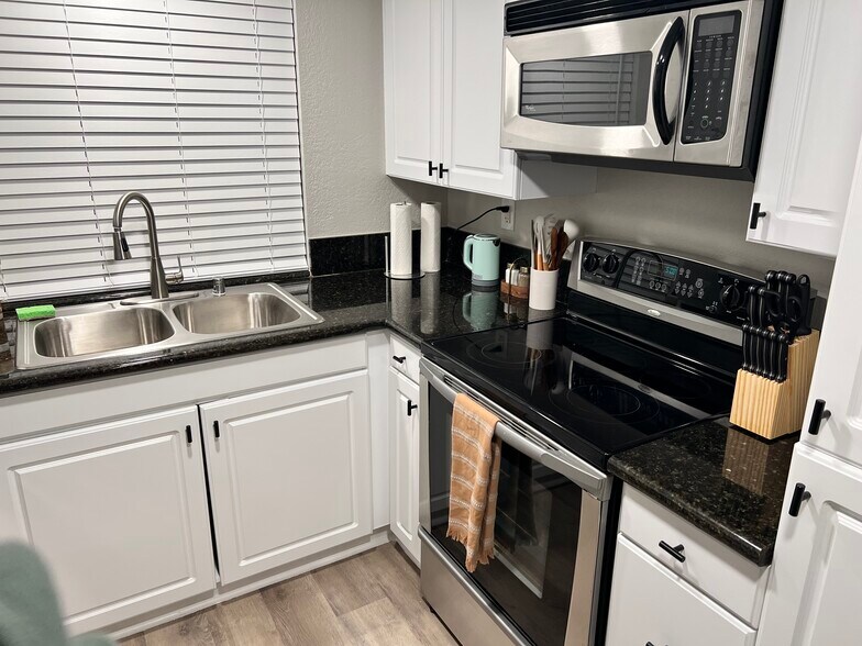 Building Photo - 25641 Indian Hill Ln