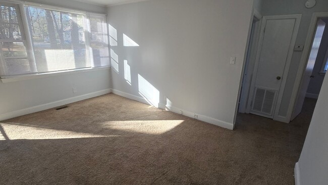 Building Photo - broo3232