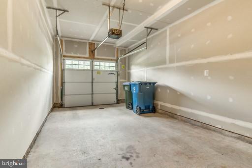 Building Photo - 8931 Garrett Way