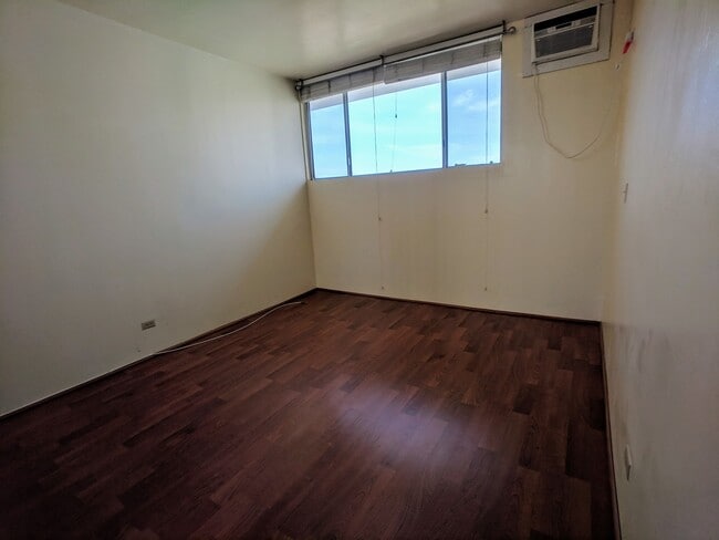 Building Photo - Penthouse 1 BR 1 BA with 1-PRKG and Ala Wa...