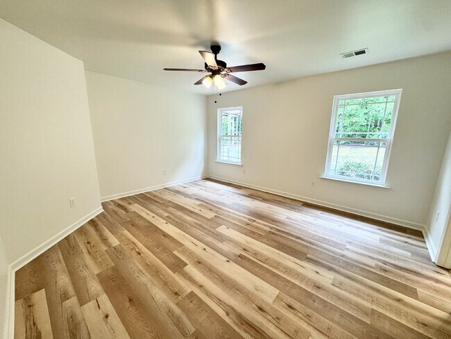 Building Photo - 3 Bedroom, 2 Bath w/ Immediate Availability in Walhalla