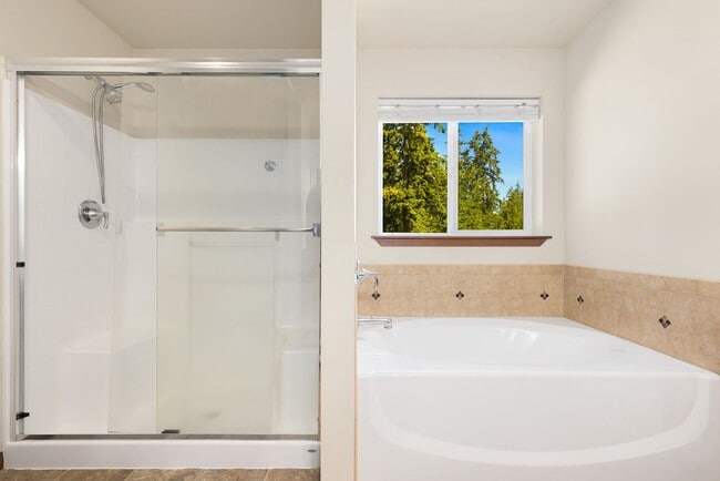 Building Photo - Bothell 3 Bedroom House with Office Nook 2...