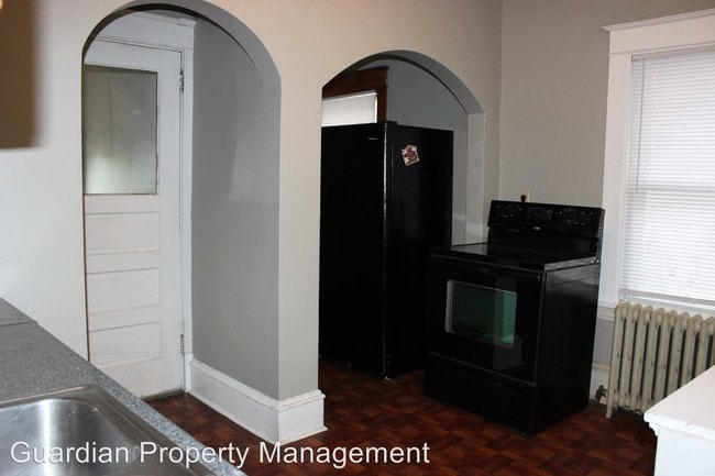 Building Photo - 1024-1026 15th Ave SE