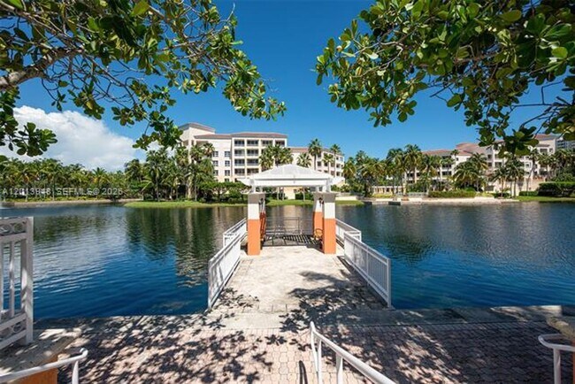 Building Photo - 733 Crandon Blvd