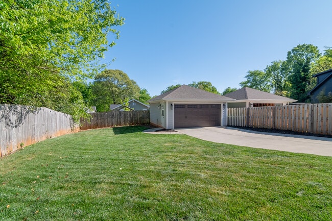 Building Photo - 1005 State St