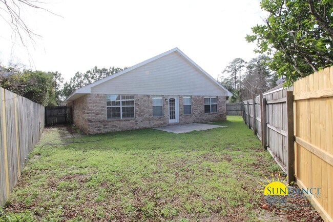 Building Photo - Great 3 Bedroom Home in Mary Esther!
