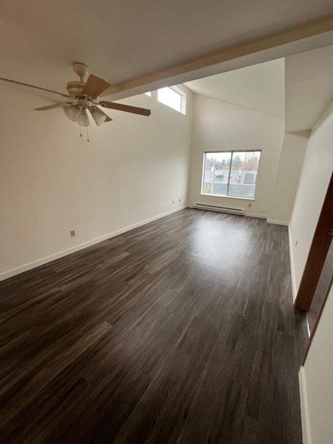 Interior Photo - Jefferson Court