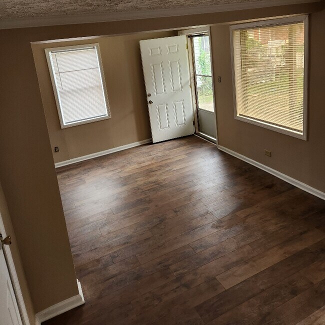 Building Photo - 630 Morrow Ave