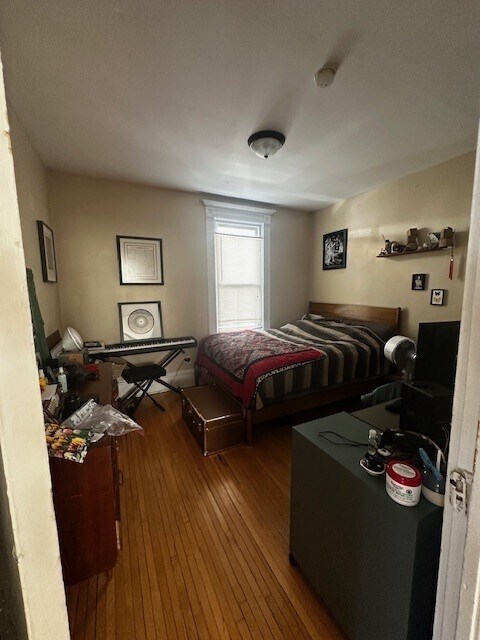 Building Photo - 2117 Bryant Ave S