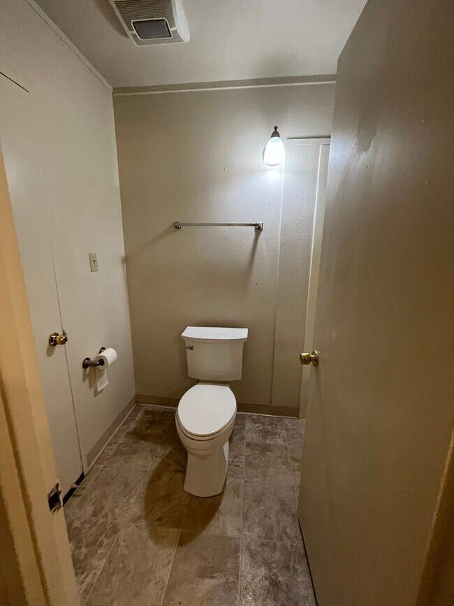 Building Photo - Adeline 615-617