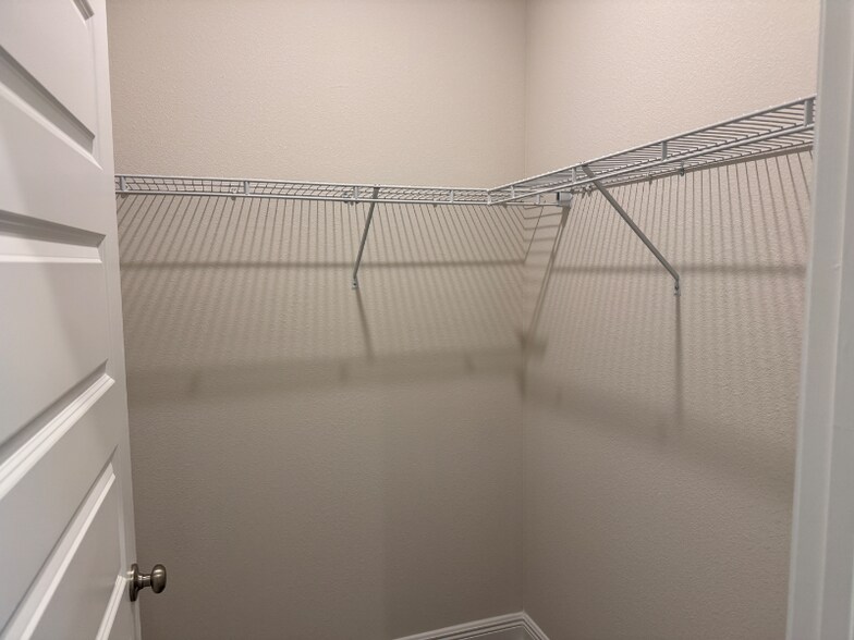 Building Photo - 13762 Logan Pl