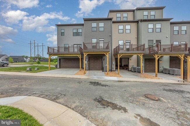 Building Photo - 1210 Rampart Dr