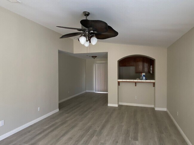 Building Photo - Adorable Home in NW Bakersfield