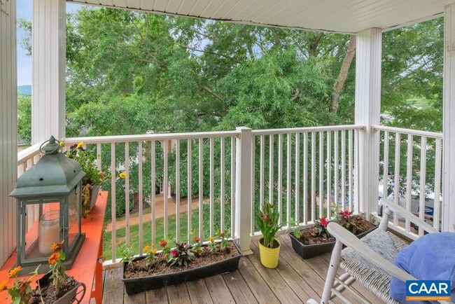 Building Photo - 1242 Villa Ln