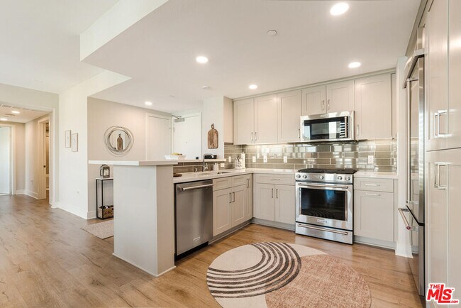Building Photo - 6030 S Seabluff Dr