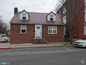 Building Photo - 220 N Locust St