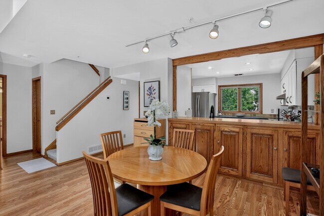 Building Photo - 2938 Kalmia Ave