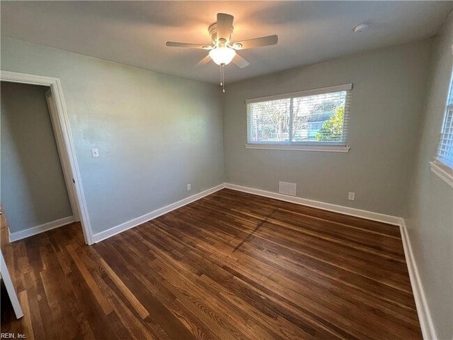 Building Photo - 1300 Pineview Ave