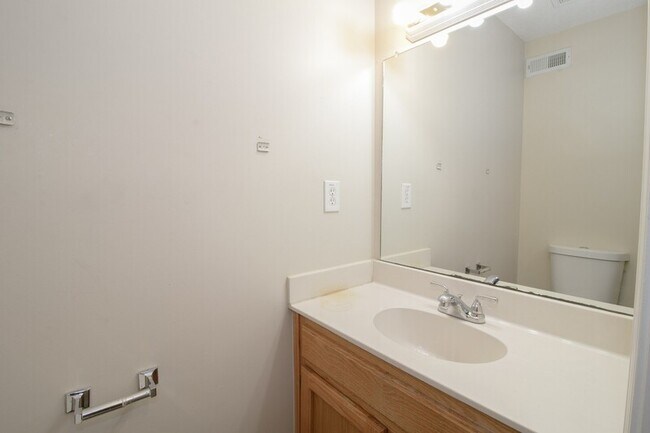 Building Photo - 2107-1 Ringgold Ct